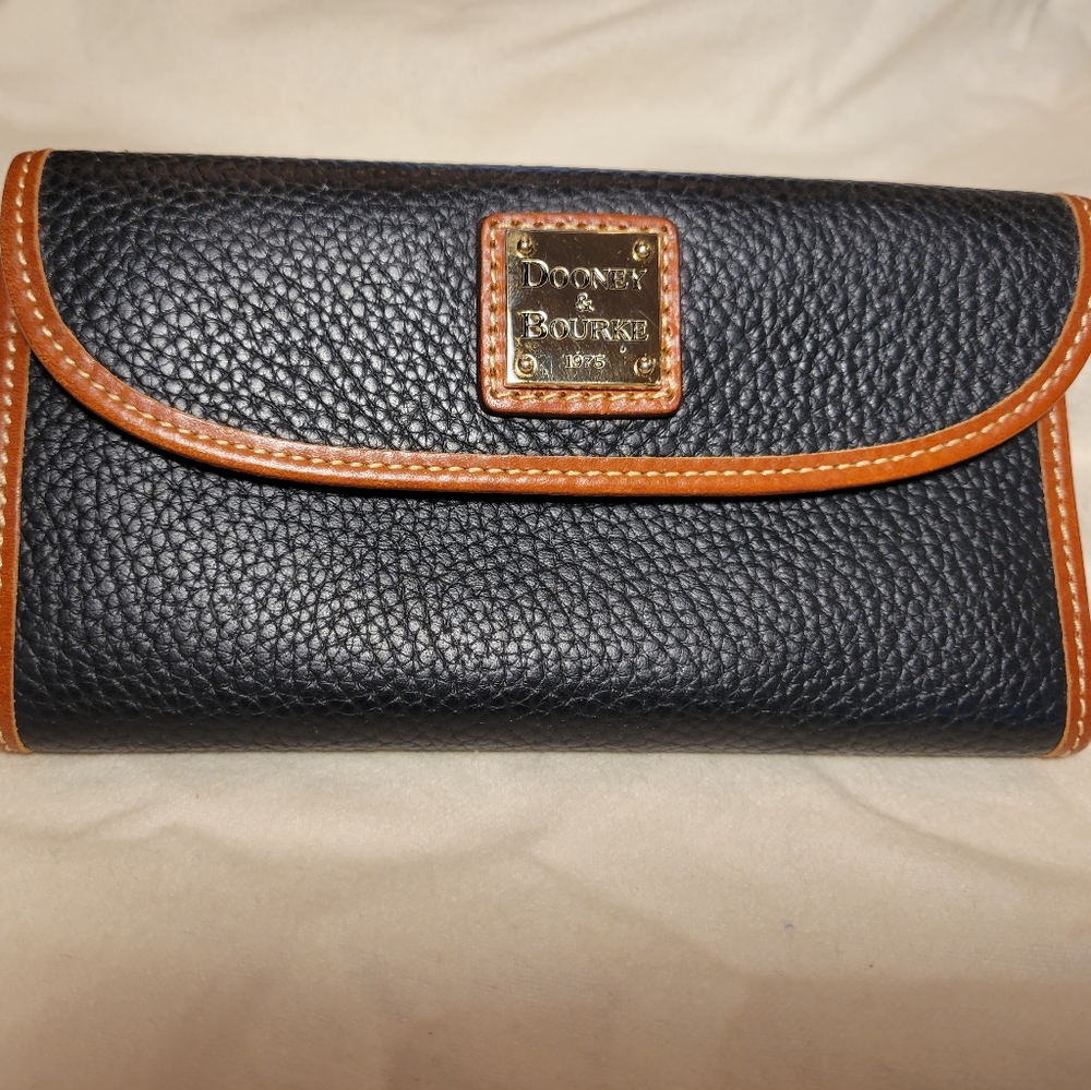 Dooney & Bourke Continental wallet